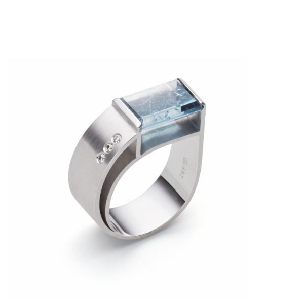 71061-00 Ring Weißgold, Aquamarin, 3 Brillanten